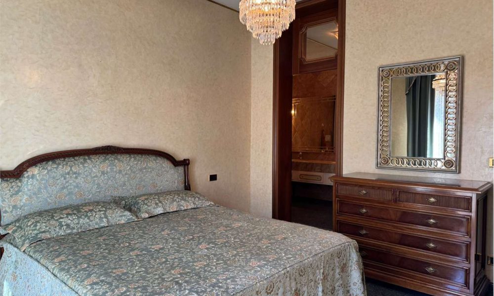Vendita Chioggia Sottomarina SOTTOMARINA RIF. 152 L'Eleganza a 50 Metri dal Mare: Esclusivo Terratetto Indipendente a Sottomarina